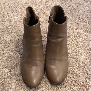 Jessica Simpson heeled boots